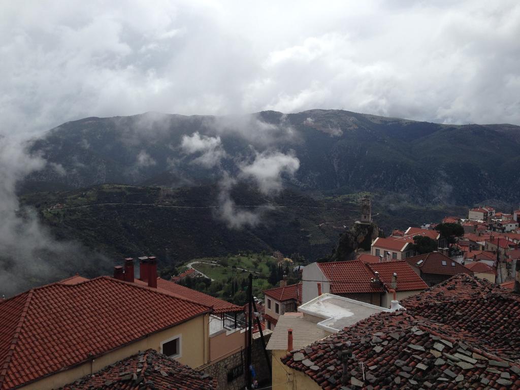 Katsarou Apartments Arachova Bagian luar foto