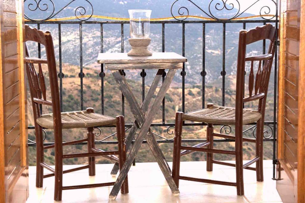 Katsarou Apartments Arachova Bagian luar foto