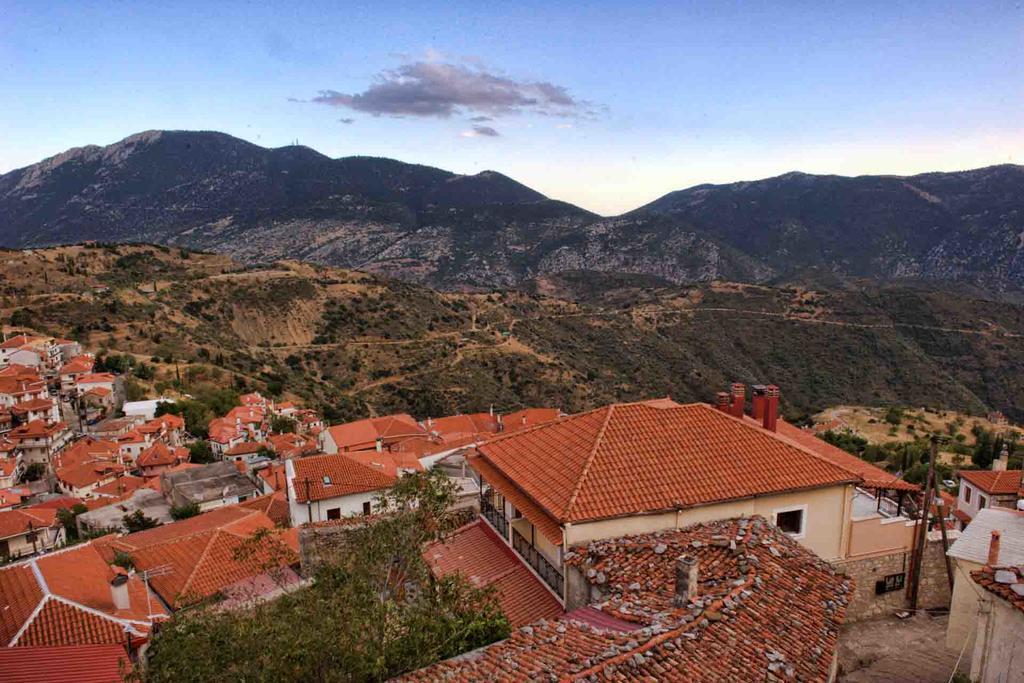 Katsarou Apartments Arachova Bagian luar foto
