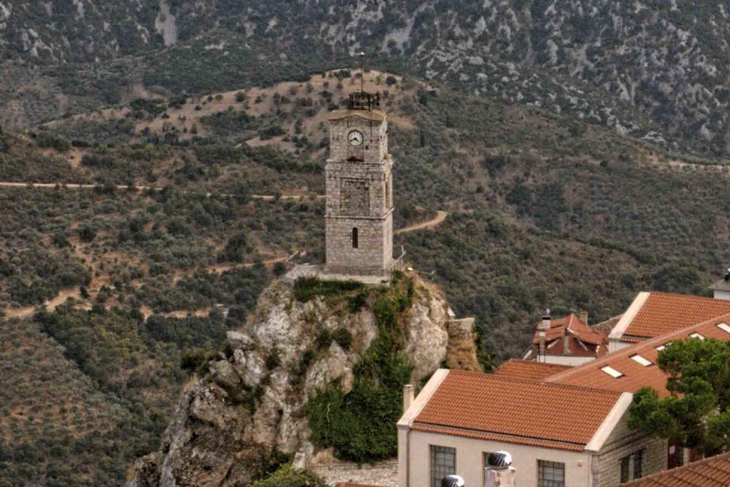Katsarou Apartments Arachova Bagian luar foto