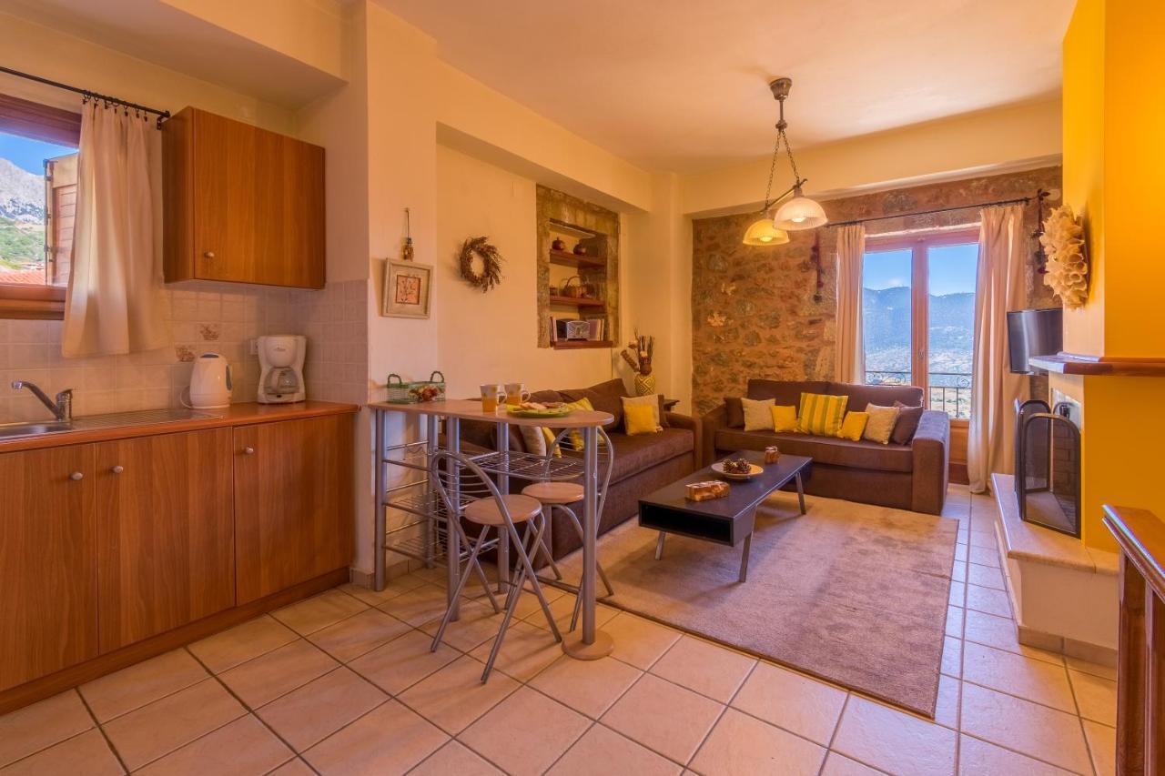 Katsarou Apartments Arachova Bagian luar foto